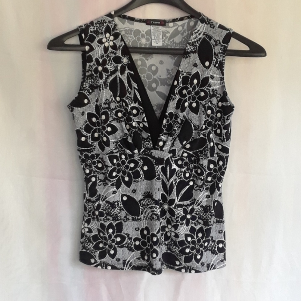 Black & White Flower Pattern Sleeveless Top